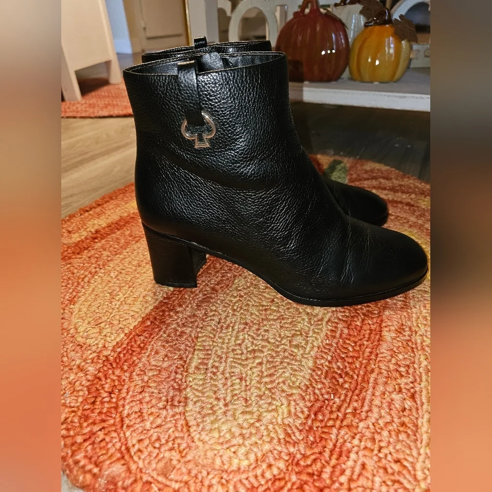 KATE SPADE New York Signature Gorgeous Black Leather Zip Ankle Boots 9B